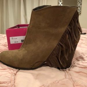 Fringe bootie